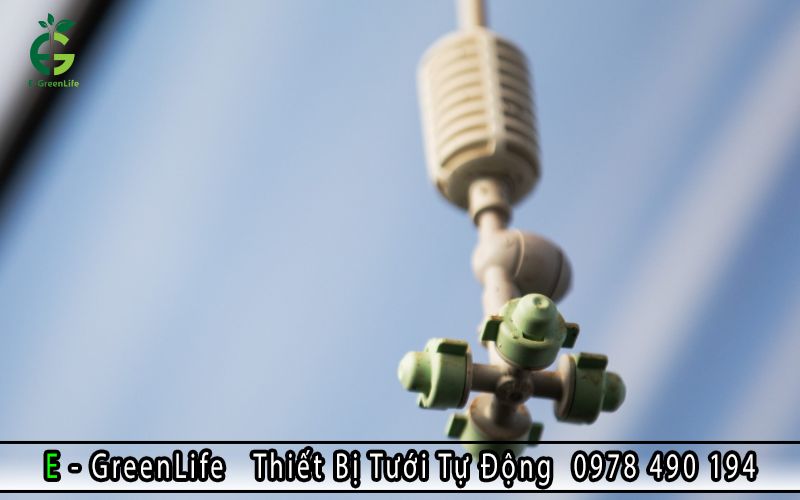 Bộ phun sương tưới cây Coolnet A02 4 cửa cấu tạo với nhiều bộ phận khác nhau